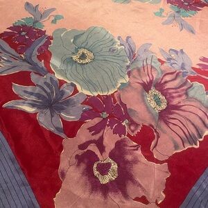 Vintage beautiful large scarf 100% silk. Signed